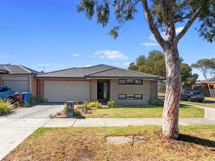 37 Artfield Street, Cranbourne East VIC 3977