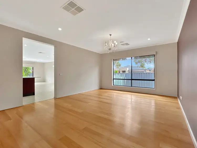 2 Salvinia Street