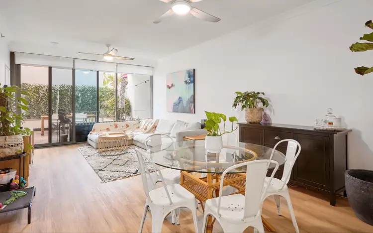 219/19 Imperial Parade, Labrador QLD 4215