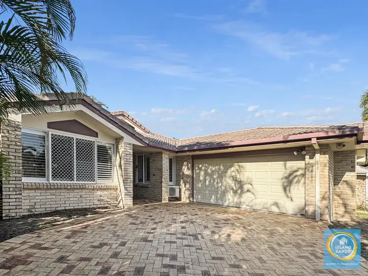 4 Lakeside Place, Clinton QLD 4680