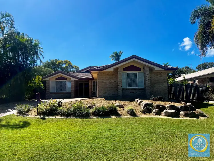 4 Lakeside Place, Clinton QLD 4680
