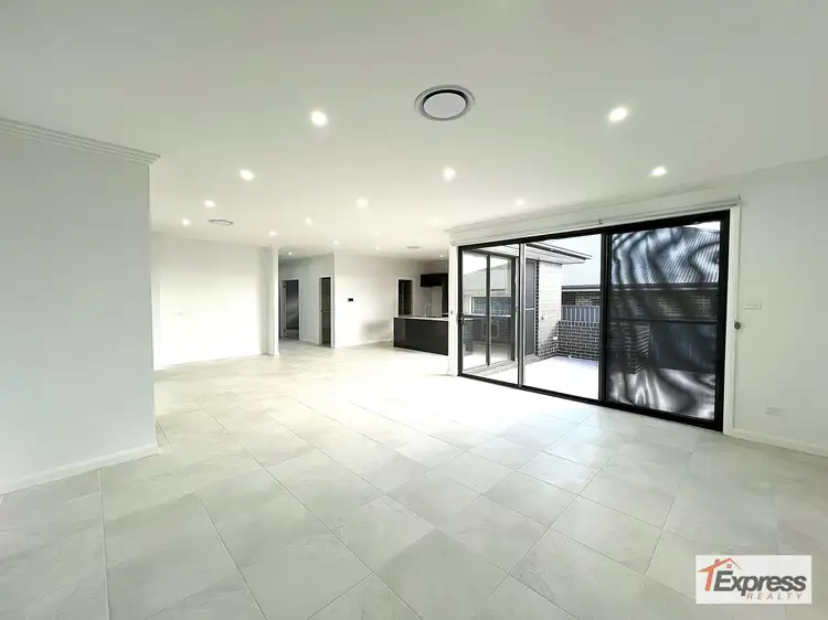 10 Lawrence Street, Oran Park NSW 2570