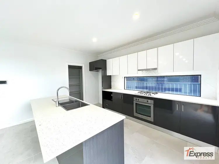 10 Lawrence Street, Oran Park NSW 2570