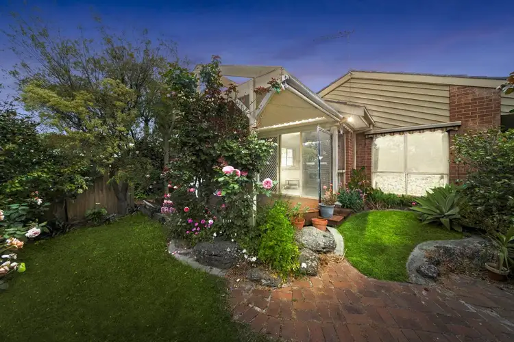 2/10 Raynes Park Road, Hampton VIC 3188
