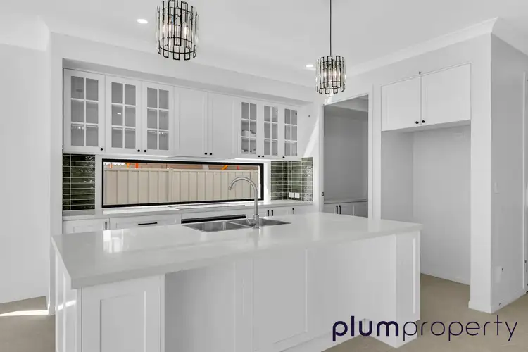 15 Scenic Road, Kenmore QLD 4069