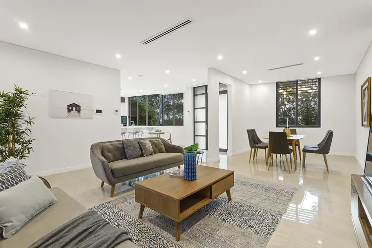 6 Belmore Road, Peakhurst NSW 2210