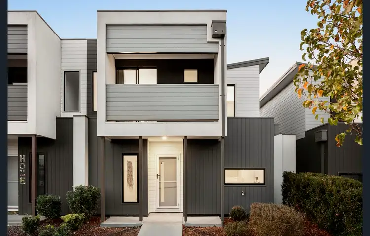 6 Ollie Place, Cranbourne East VIC 3977