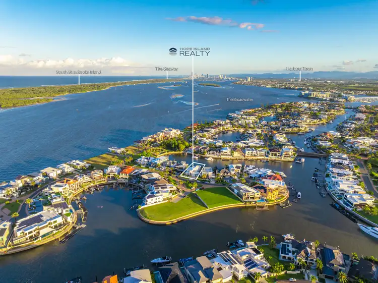 10 Regents Court, Sovereign Islands QLD 4216