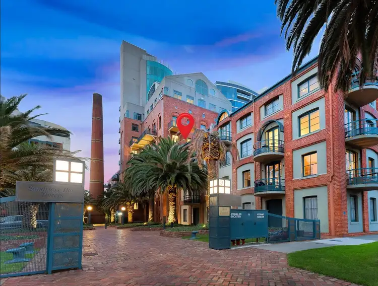 6b/9 Beach Street, Port Melbourne VIC 3207