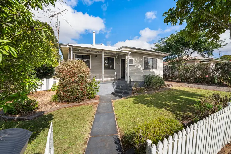 6 Farquharson St