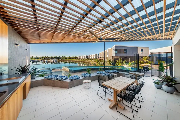 36 Halyard Crescent, Hope Island QLD 4212