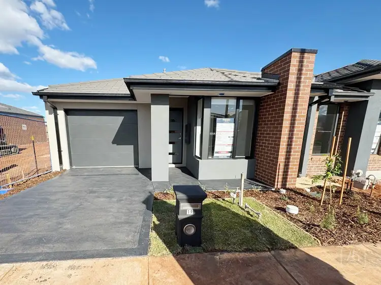 Main view of Homely house listing, 19 Mistletoe Drive, Strathtulloh VIC 3338