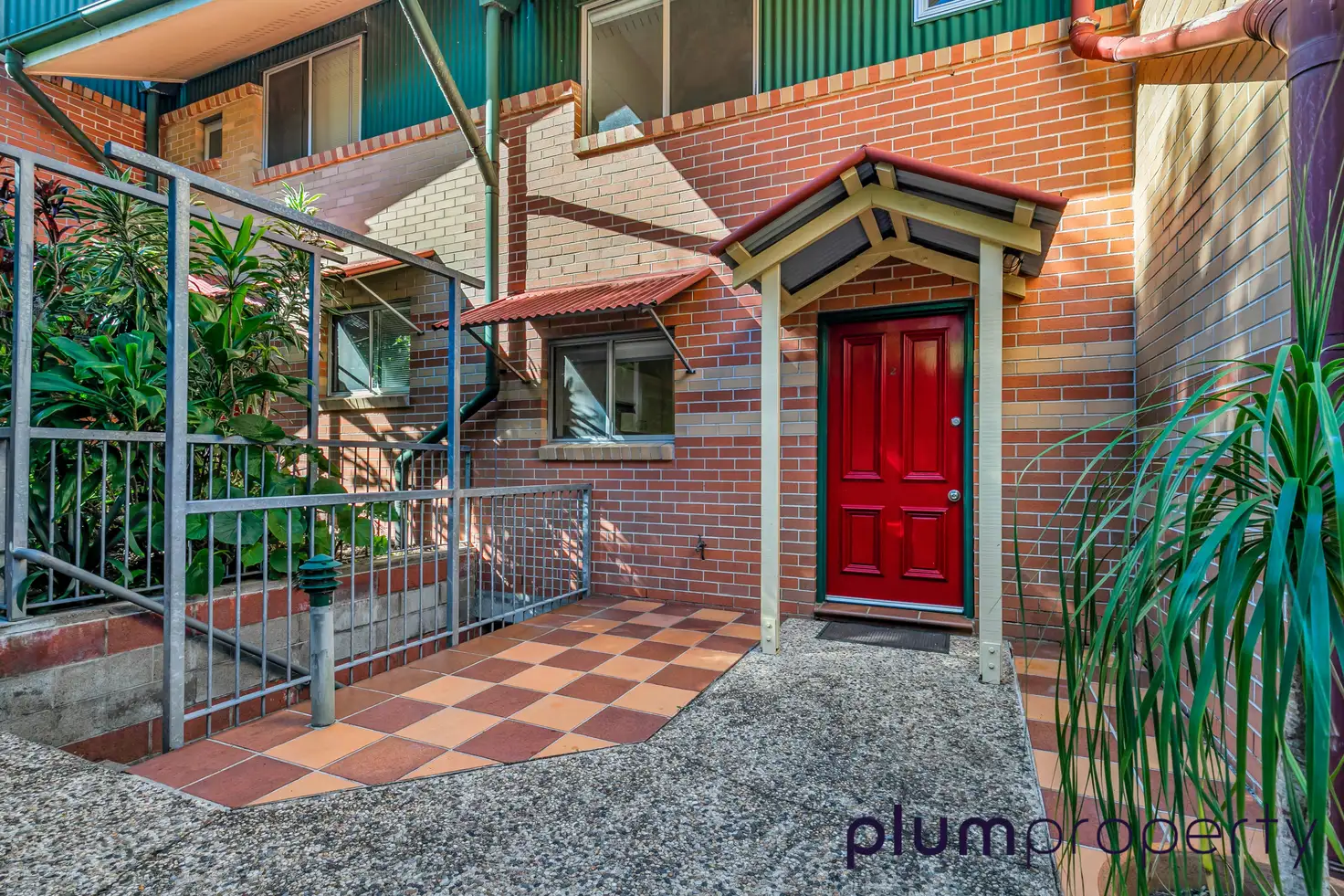 Main view of Homely townhouse listing, 2/21 Marmion Pde, Taringa QLD 4068