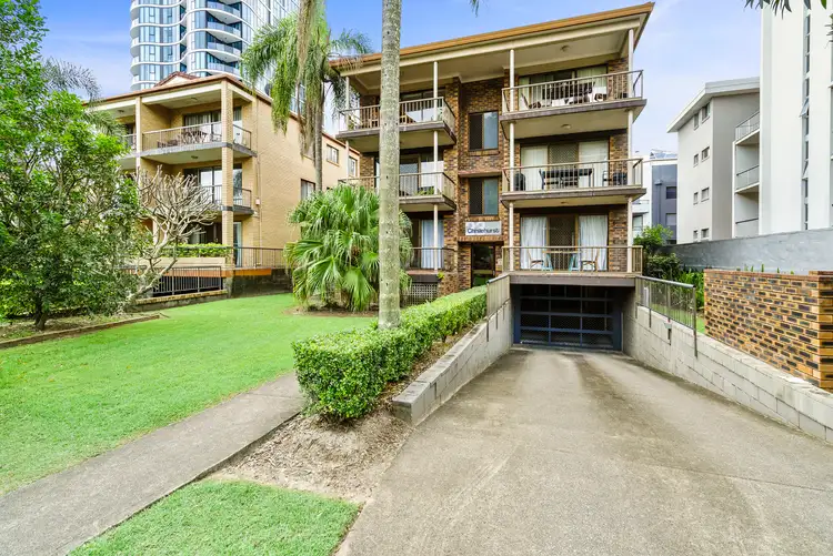 2/23 Armrick Av, Broadbeach QLD 4218