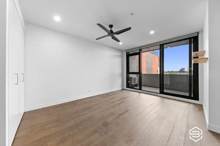 107/9 Village Avenue