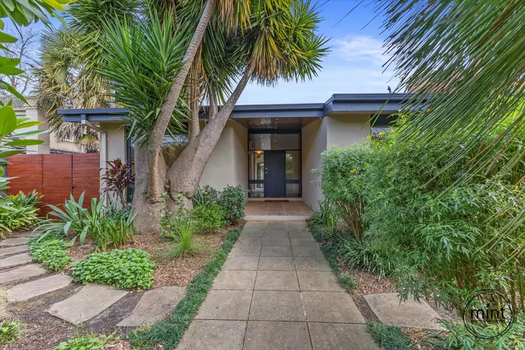 11 Bradford Ave, Kew VIC 3101