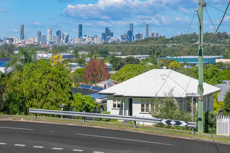 10 Redwood St, Stafford Heights QLD 4053