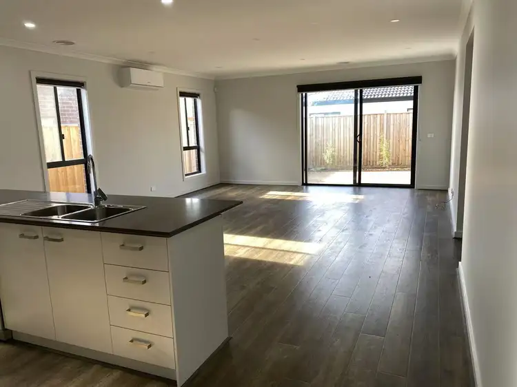 51 Shillings Rd, Mambourin VIC 3024