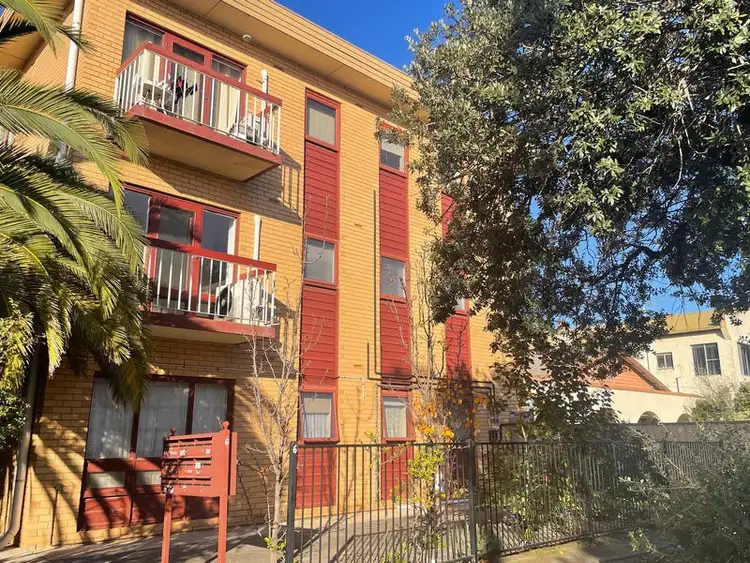 2/6 Saltram Road