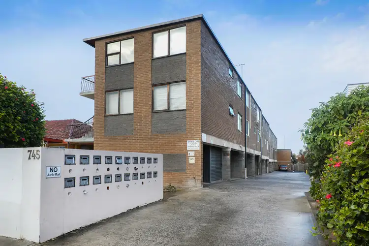 11/745 Barkly Street