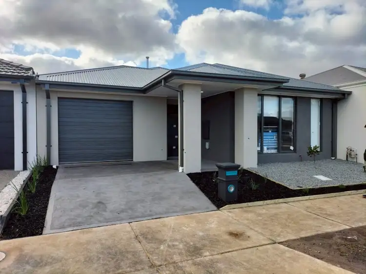 5 Distaff Way, Rockbank VIC 3335