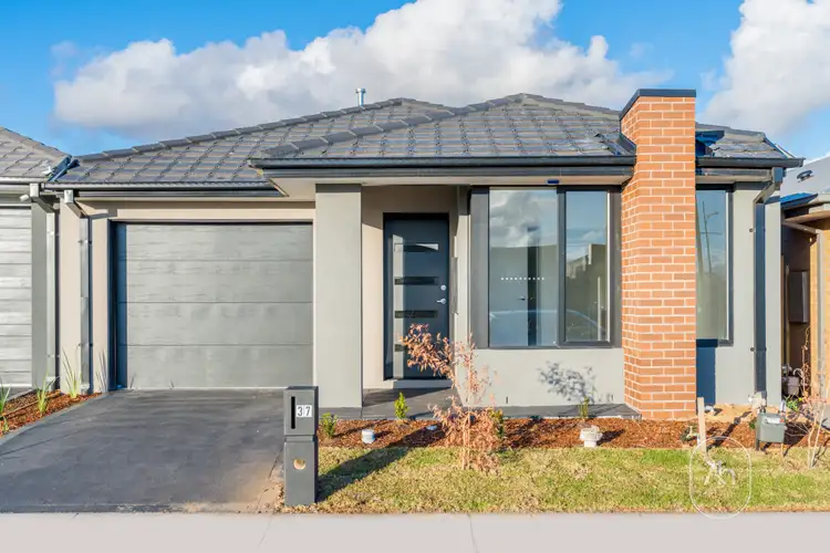 37 Rice Flower Crescent