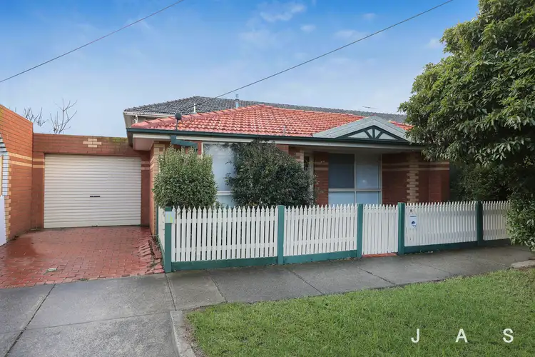 16 Chatfield Street, Kingsville VIC 3012