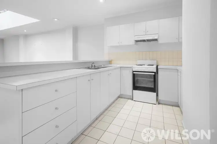 2/6 Roeszler Lane, Melbourne VIC 3000