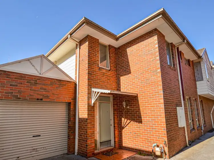 2/93 Kambrook Road, Caulfield North VIC 3161
