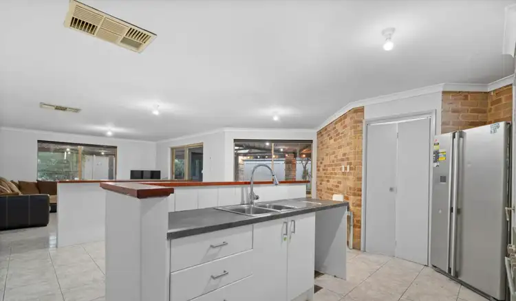 34 Lydiard Retreat, Canning Vale WA 6155