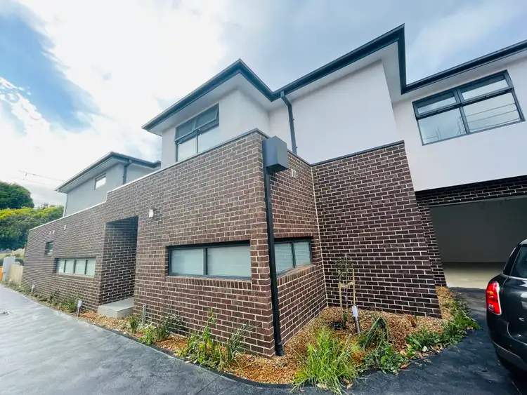 Main view of Homely townhouse listing, 2/118 Dorking Rd, Box Hill North VIC 3129