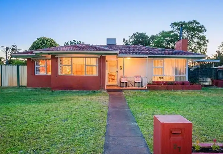 27 Cranwell Street, Thornlie WA 6108