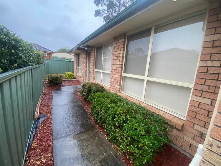 8B Elliot Place, St Helens Park NSW 2560