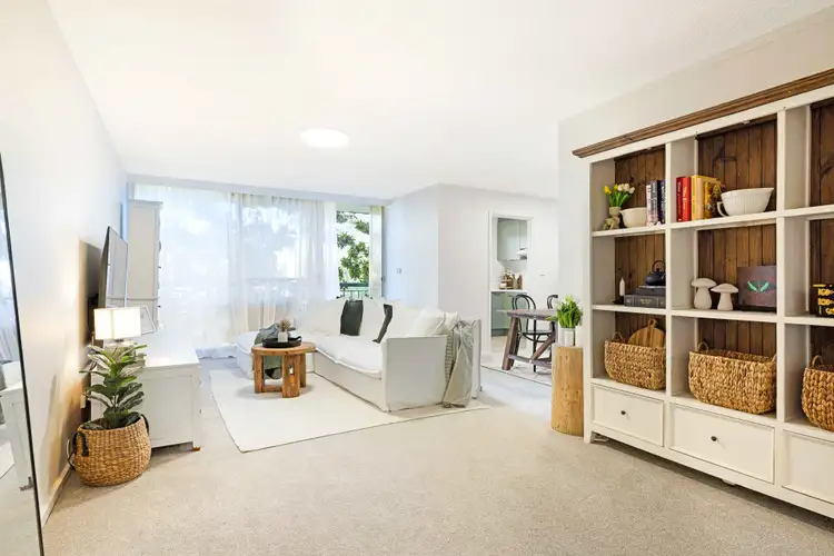 31/300a Burns Bay Road