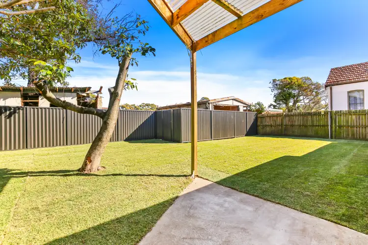 28 Warren Road