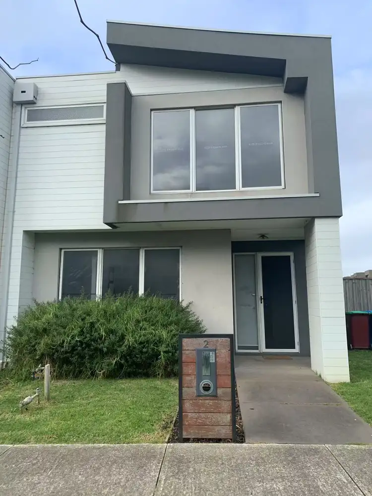 2 Pebblebeach Path, Cranbourne VIC 3977