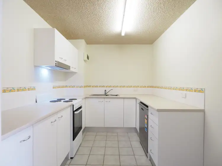 3/8 Moffatt Street, Scarborough QLD 4020