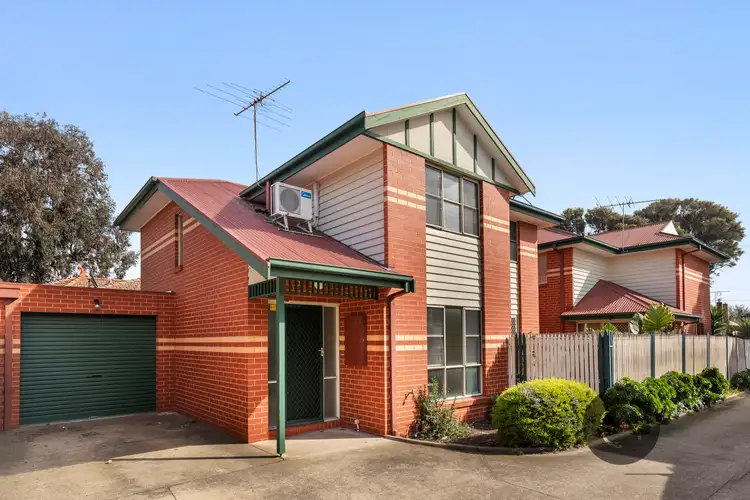 2/33 North Road, Newport VIC 3015