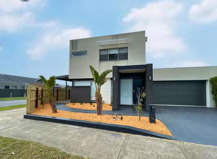 19 Cavalier Drive