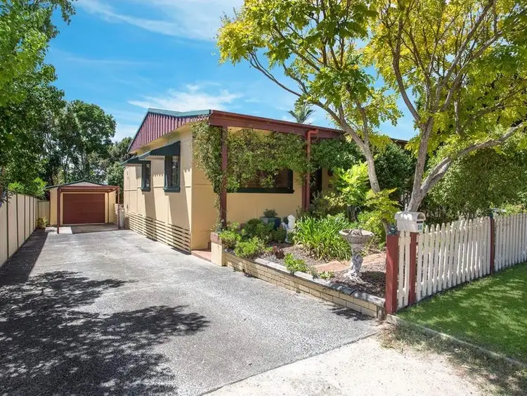 30 Dampier Boulevard, Killarney Vale NSW 2261