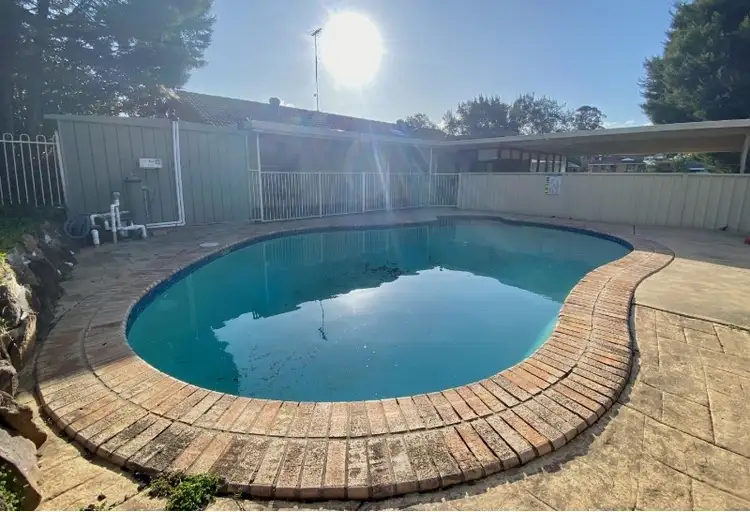 36 Cleopatra Drive, Rosemeadow NSW 2560