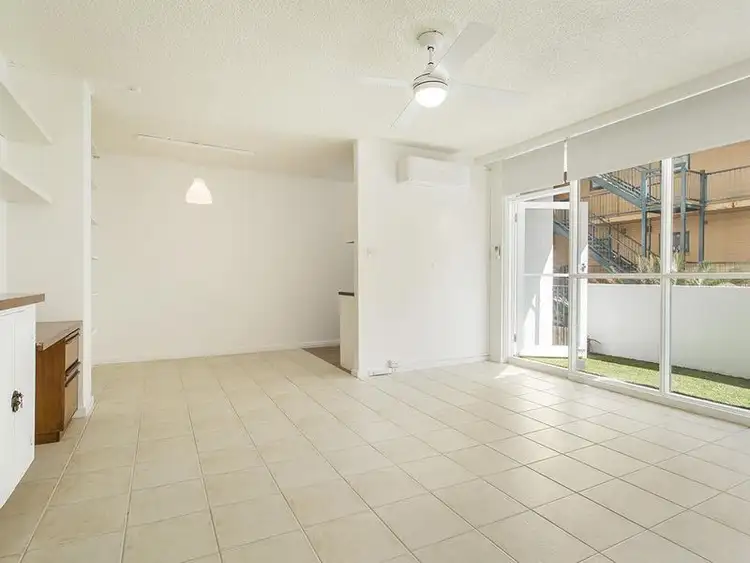 1D/12 Marine Parade, St Kilda VIC 3182