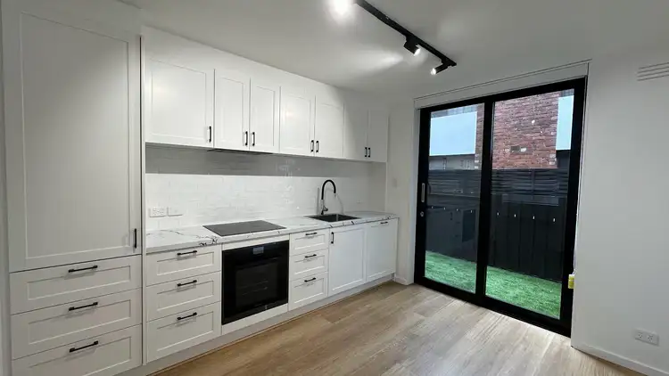 2/13-15 Nicholson Street, Footscray VIC 3011