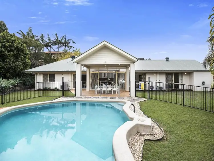 52 Windsor Place, Carindale QLD 4152