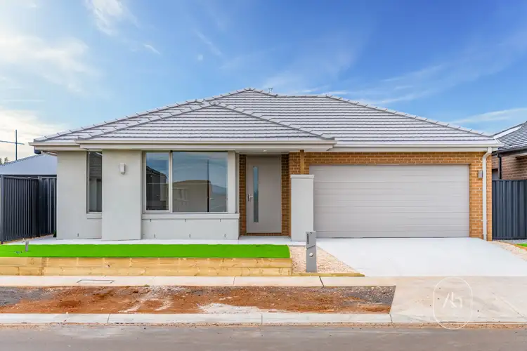 7 Codrington St, Melton South VIC 3338