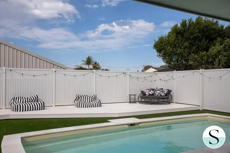 4 Middle Street, Caves Beach NSW 2281