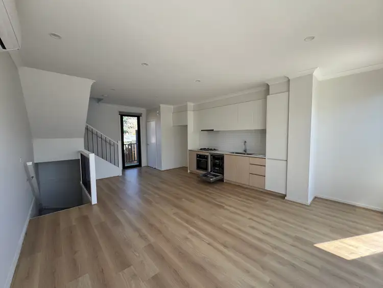 8 Parkhill Close, Mooroolbark VIC 3138