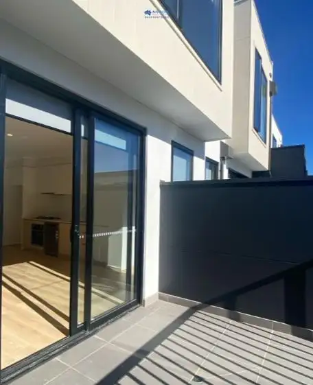 Fifth view of Homely townhouse listing, 8 Parkhill Close, Mooroolbark VIC 3138