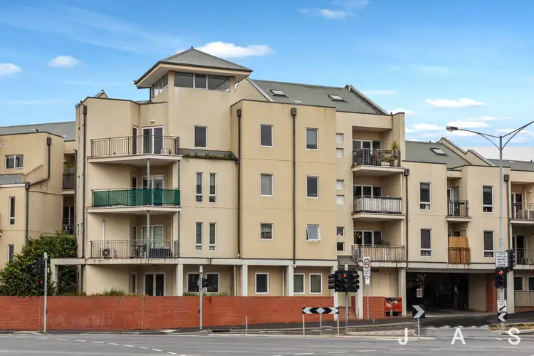 32/1 Gatehouse Drive, Kensington VIC 3031