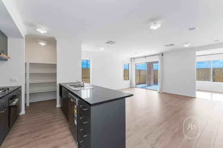 6 Kirner Road, Melton South VIC 3338